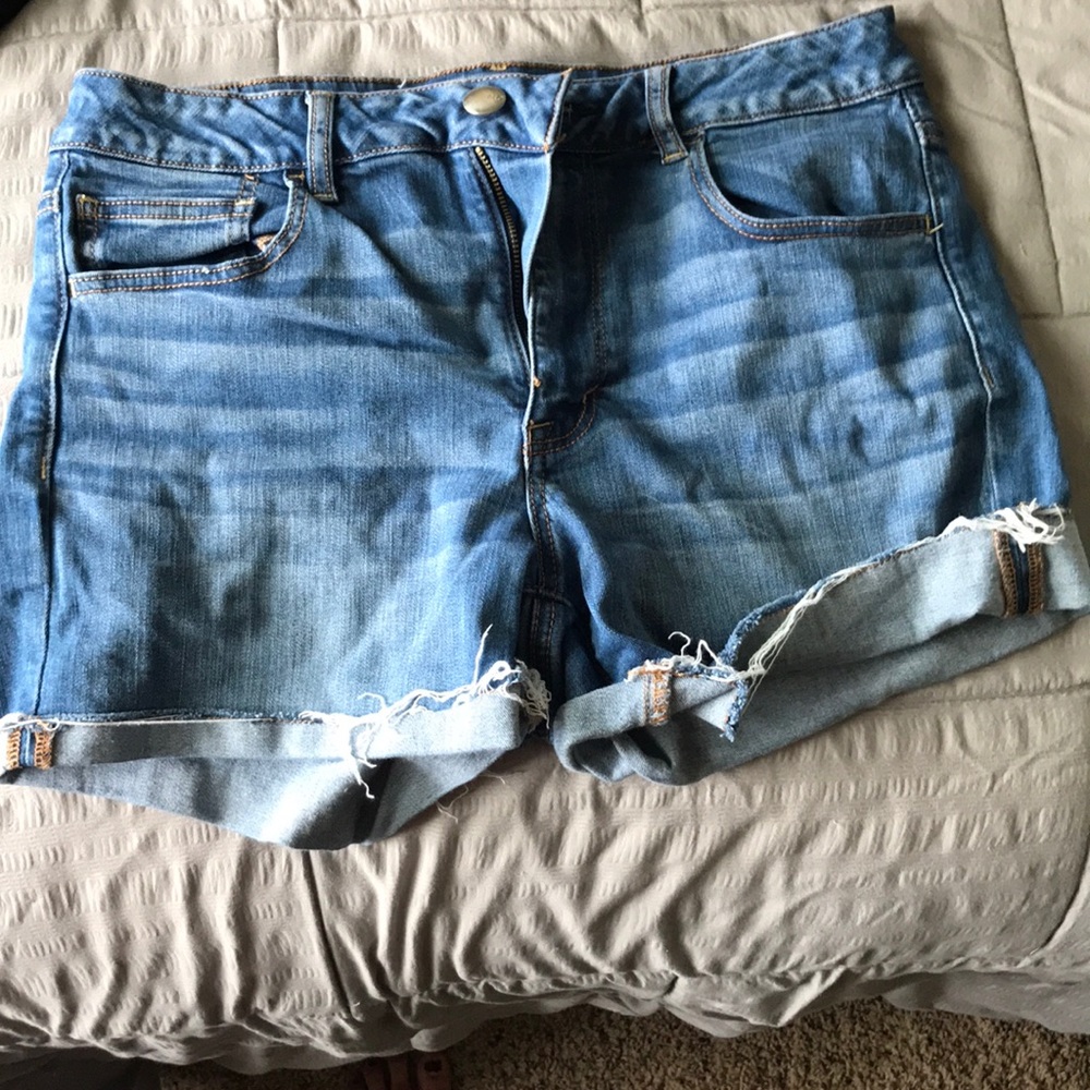 Light wash American Eagle Hi-rise shortie